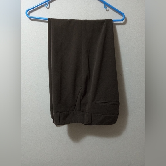 Larry Levine chocolate brown women's slacks size 8. - Picture 6 of 6